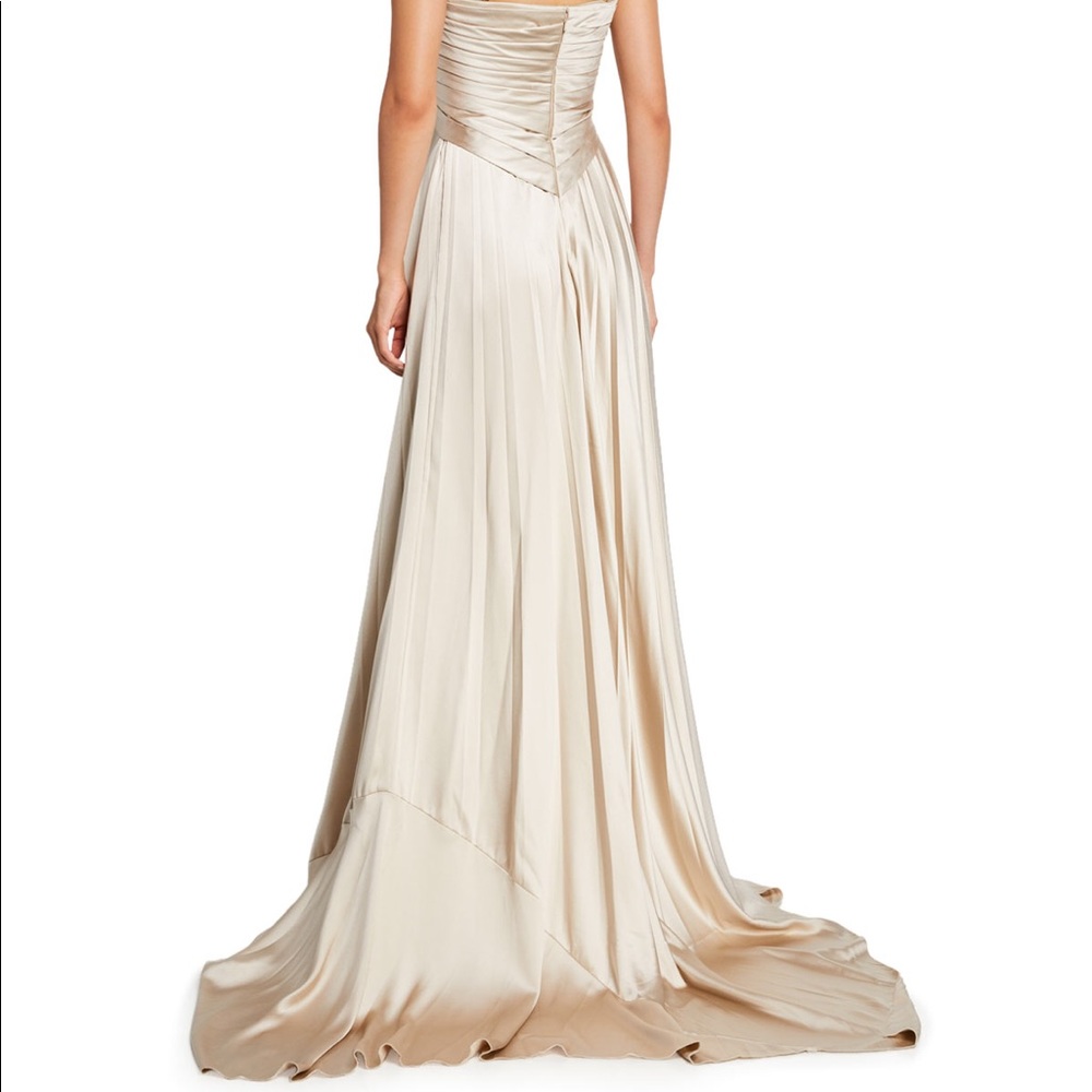 OSCAR DELA RENTA GOWN. 50% OFF.